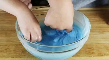 Kendi ellerinizle temizlemek için bir bez-jöle (toz velcro) nasıl yapılır?