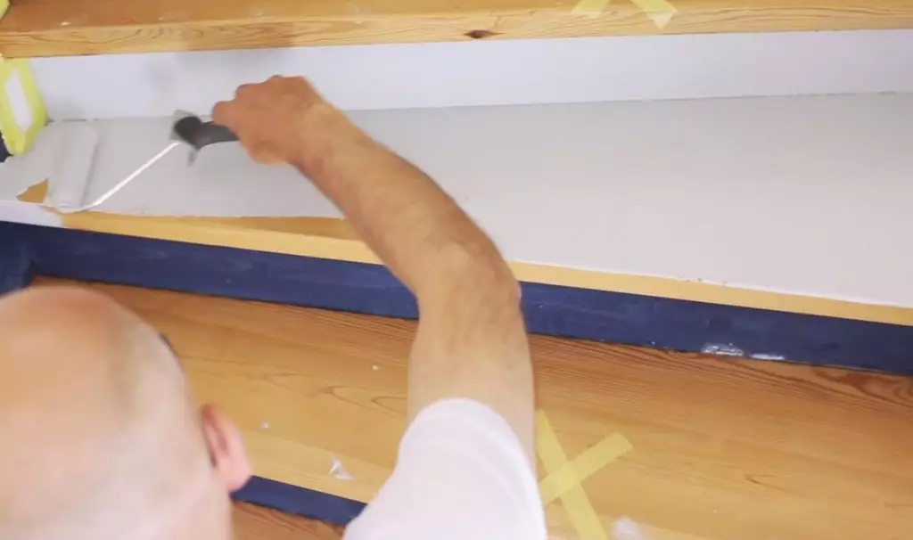 Slikanje drvenog stubišta valjka