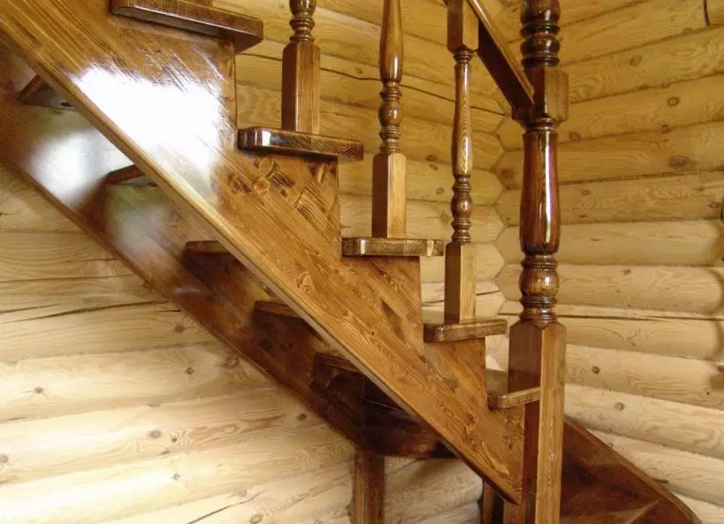 木製樓梯清漆用自己的手