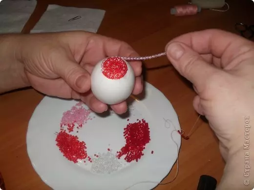 Велигденско јајце од мониста со долини лилјани: чекор-по-чекор инструкции со видео