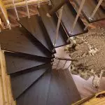 Kako odabrati kompaktno stubište na drugom katu [glavne vrste dizajna]