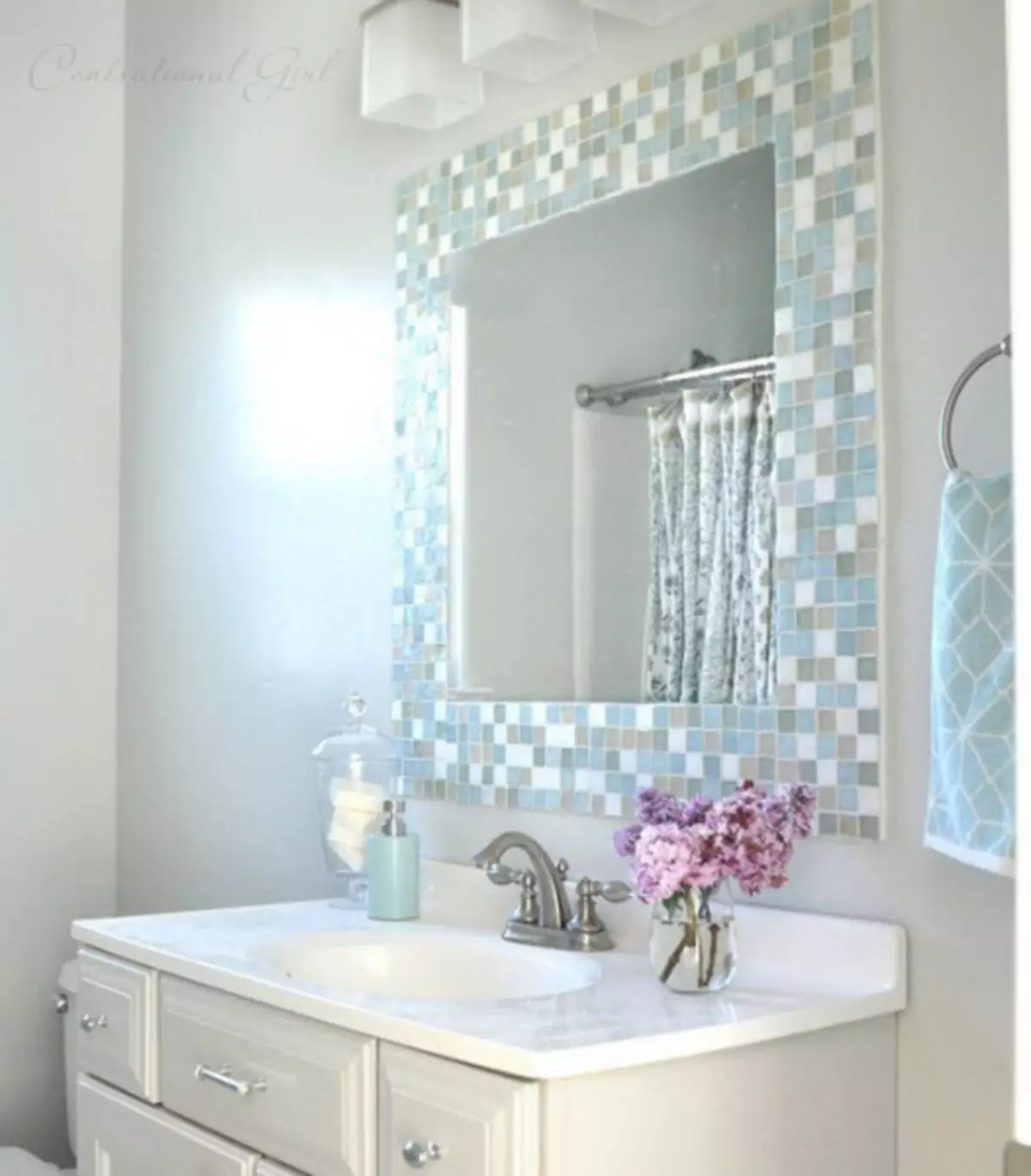 Зеркала в плитке ванной комнаты. Декор ванной комнаты. Зеркало мозаика. Зеркало с мозаикой в ванной. Декор зеркала в ванной комнате.