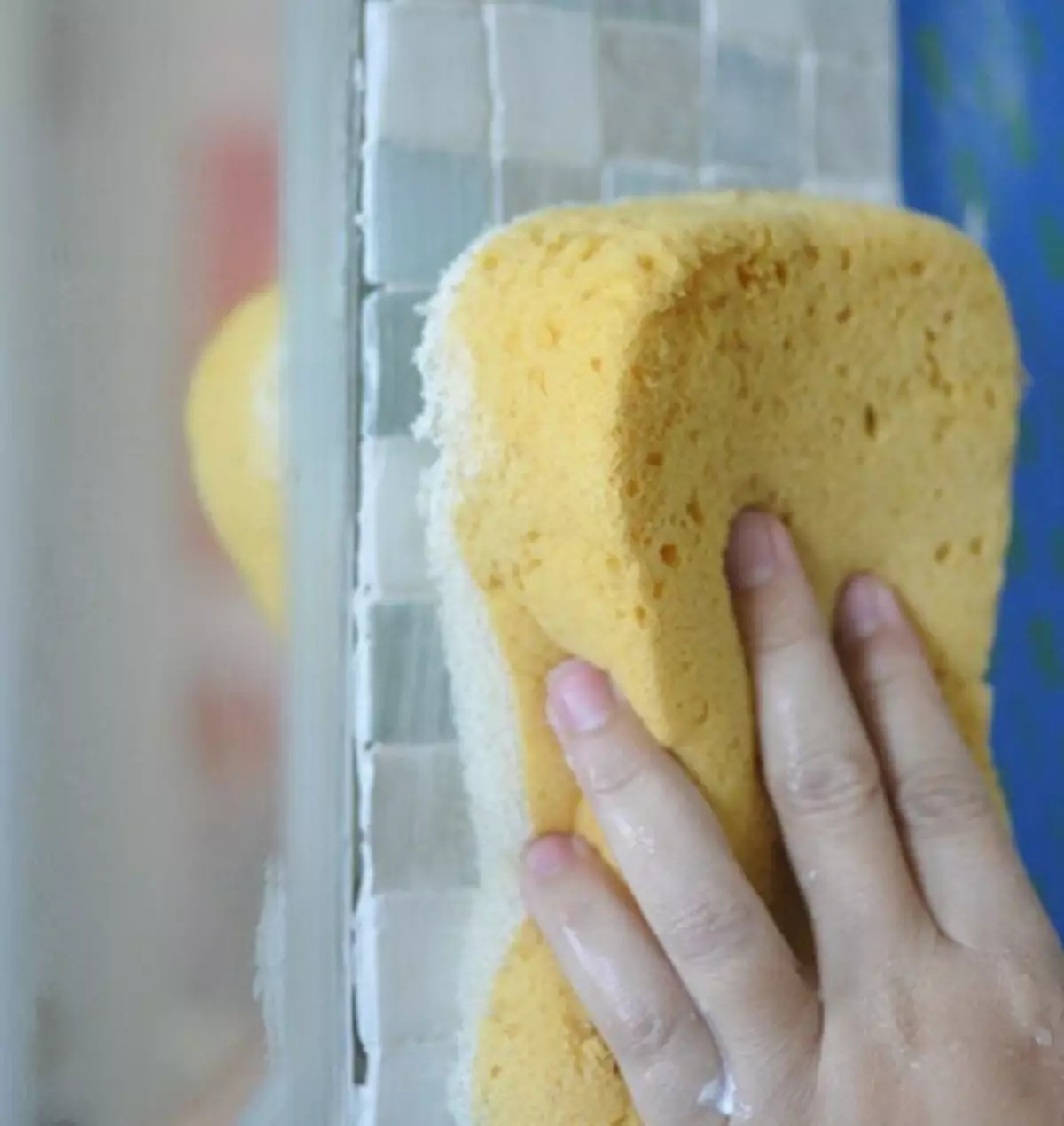 Spieël met mosaïek in die badkamer Doen dit self