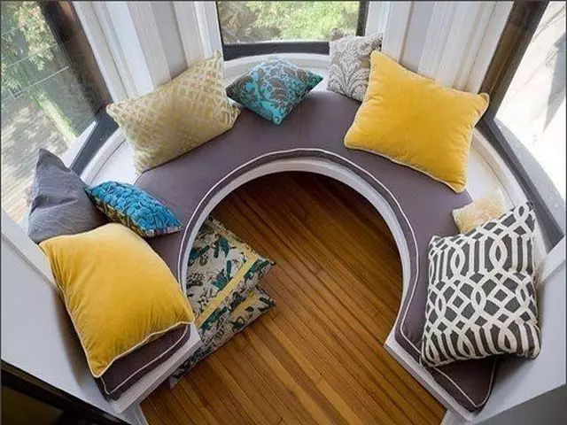 Guļamistabas dizains ar erkeru