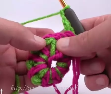 Plaid Crochet aus zwou Faarf Ronn Motiver. Master-Master