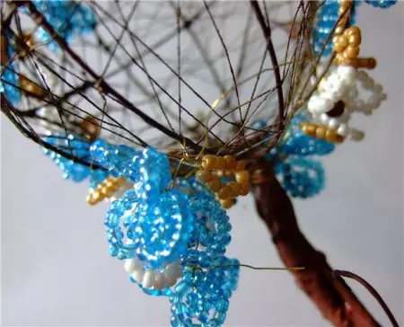 Fleurs de perles avec leurs propres mains: schémas d'arbres et de couleurs avec une classe de maître, photo et vidéo