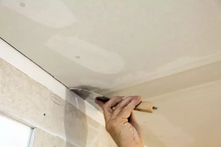 Savjeti o slikanju stropa pjenastih ploča