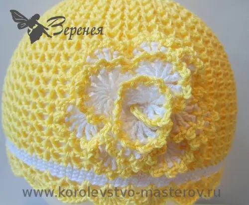 Openwork Caps Crochet kanggo musim semi kanggo bocah-bocah wadon lan deskripsi