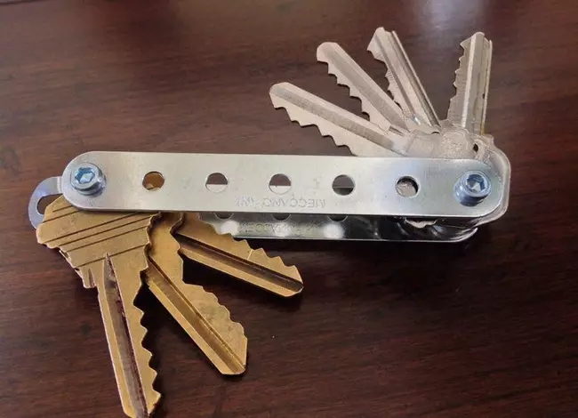 Készítünk szervezőt a kulcsok formájában egy összecsukható kés