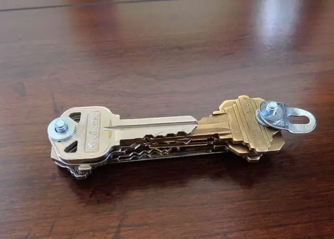 Robíme organizátor pre kľúče vo forme skladacieho noža