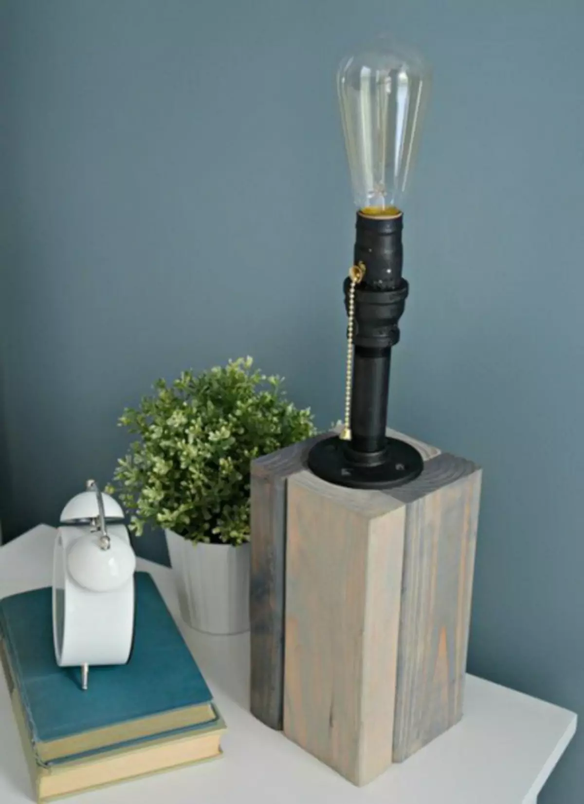 Como facer unha lámpada de mesa cunha base de madeira (clase mestra, foto)