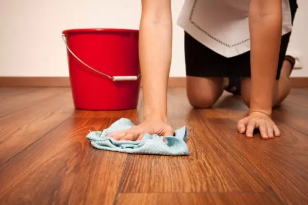 Como lavar os pontos do Greenstone de qualquer pavimento