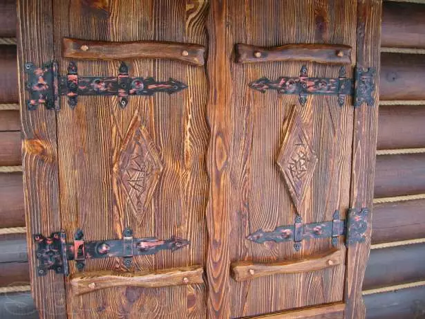 Com pintar la porta sota l'antiguitat: preparació, tecnologia