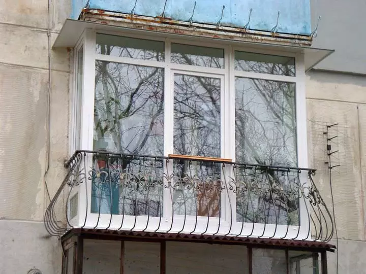 Balkon elegant: versi Perancis