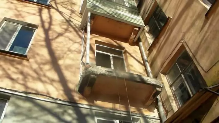 Талғампаз балкон: Француз нұсқасы