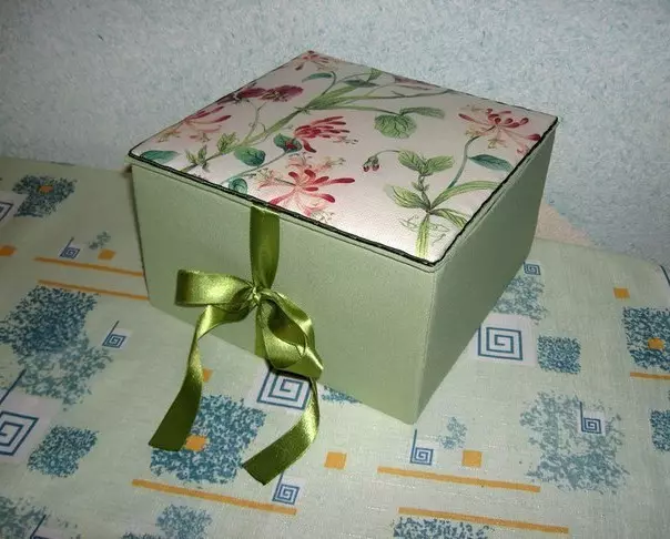 Jednostavna dekor kartonske kutije