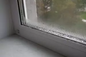 Što učiniti ako su prozori znojni na balkonu