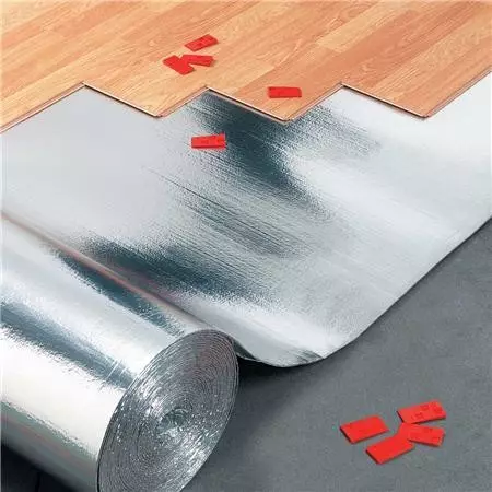 Cómo aislar el piso bajo laminado: materiales, etapas de trabajo.