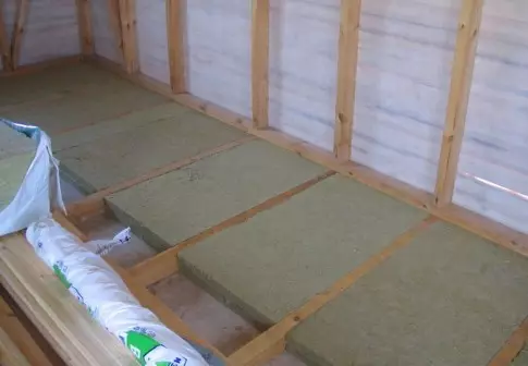 Cómo aislar el piso bajo laminado: materiales, etapas de trabajo.