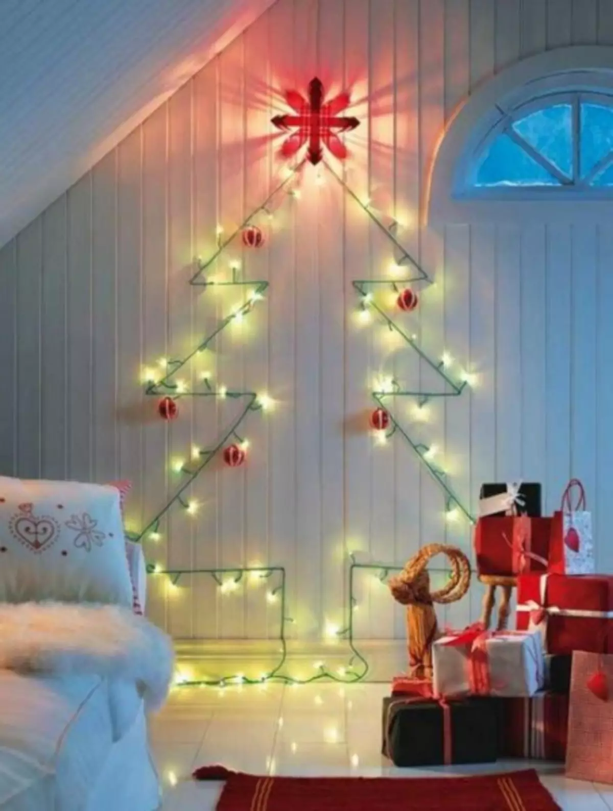 벽에 플랫 크리스마스 트리 : 6 DIY DIY (31 사진)