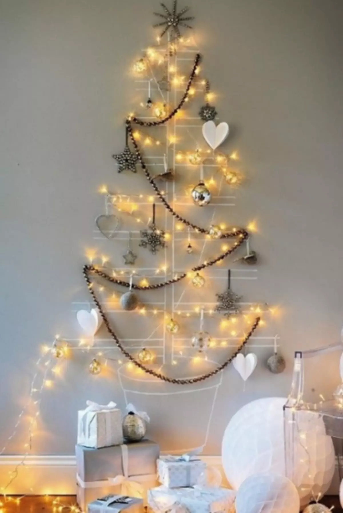 Dzīvoklis Ziemassvētku eglītes uz sienas: 6 DIY DIY (31 fotogrāfijas)