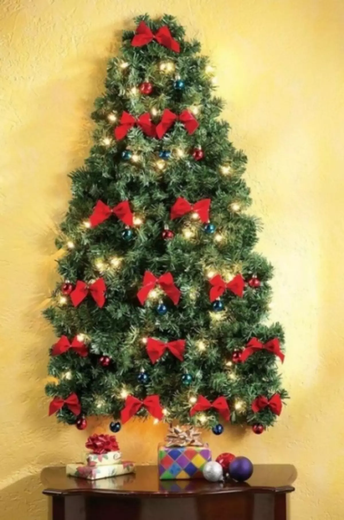 שטוח חג המולד עצים על הקיר: 6 DIY DIY (31 תמונות)