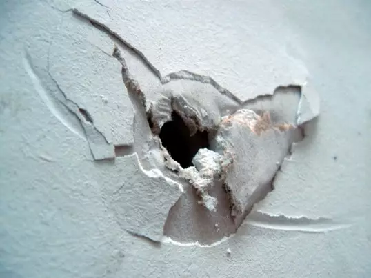 Εξάλειψη της τρύπας σε τοίχο γυψοσανίδας