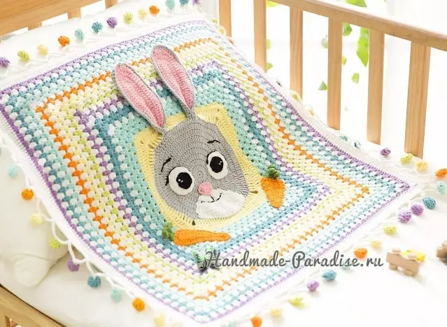 Crochet à carreaux pour enfants avec lapin et carottes