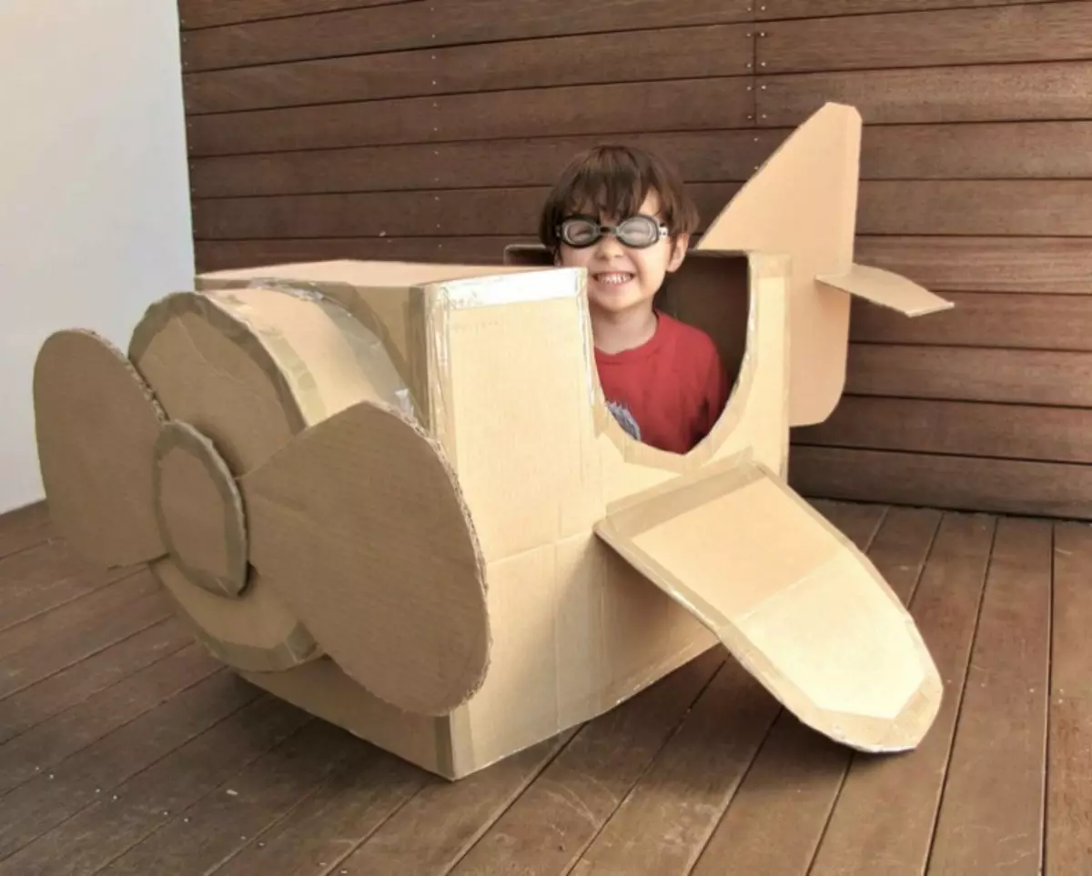 Karton bokse: Speelgoed vir kinders en idees vir die huis (39 foto's)