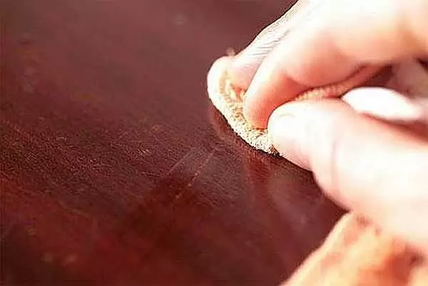 Làm thế nào để khôi phục đồ nội thất: đánh bóng, veneered, gỗ