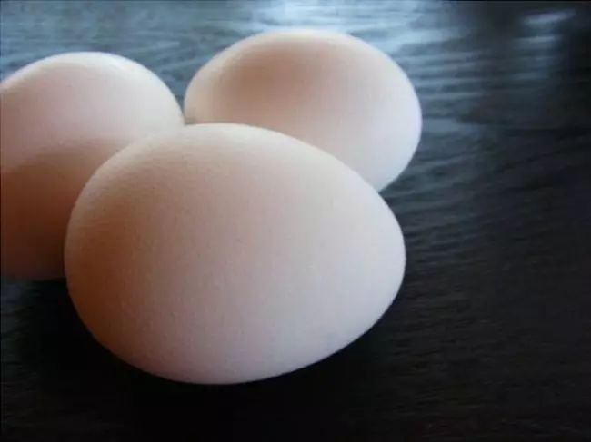 Kā brūvēt olas, lai tās būtu viegli tīrāmas