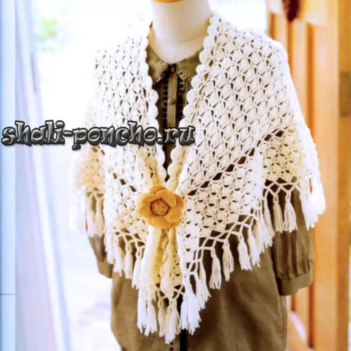Buɗe Shawls tare da Crochet: Shirye-shirye da kwatanci tare da hotuna da bidiyo