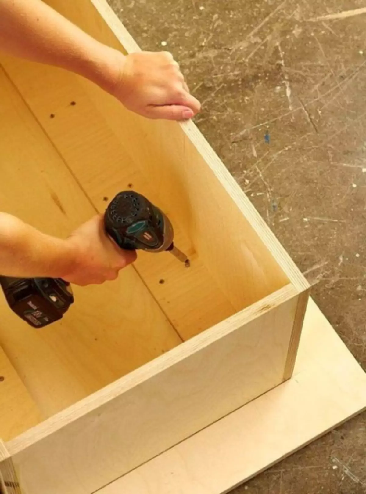 როგორ გააკეთოს ყავის მაგიდა არყის ჩიხი თქვენი ხელებით: მასტერკლასი ინსტრუქციები და ფოტოები
