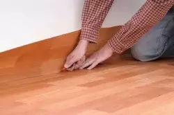 Πώς να καλύψετε το πάτωμα στο μπαλκόνι: Συστάσεις