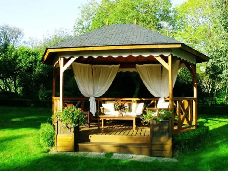 Gazoni pentru a da cu propriile mâini: un loc pentru a vă relaxa sub acoperiș în grădină (40 de fotografii)