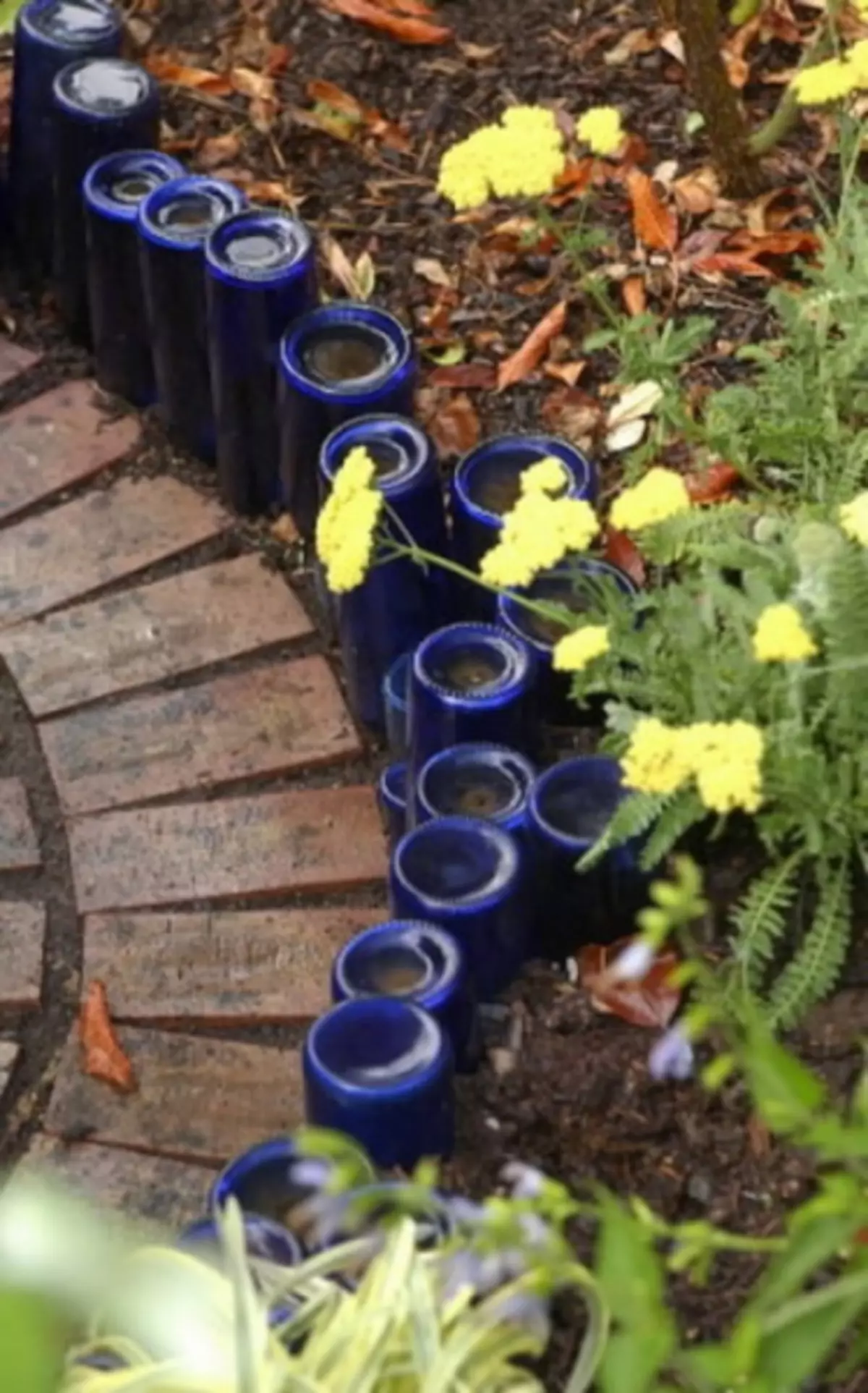 침대 펜싱 : 정원에서 측면과 테두리를 만드는 것 (20 장의 사진)