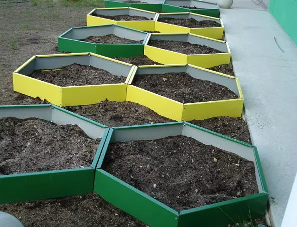 Recinzione per letti: cosa fare lati e bordi in giardino (20 foto)