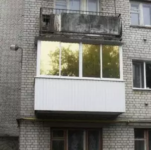 Tonificazione di occhiali sulla loggia e sul balcone