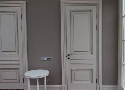 Modern bir iç patina ile iç kapılar