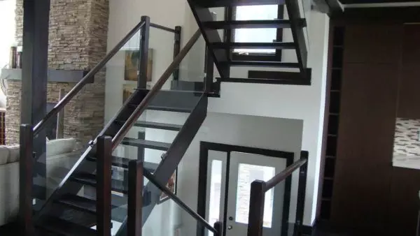 階段の手すり、家やコテージの外部と内部