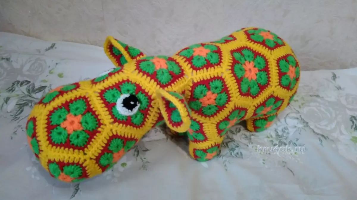 Schemes সঙ্গে আফ্রিকান ফুল crochet: চপ্পল এবং টয়লেট গর্ত