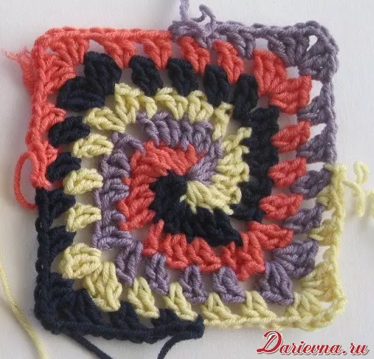 Babushkin স্কয়ার: beginners জন্য Crochet কেপ