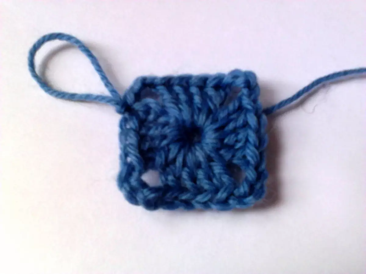 Babushkin স্কয়ার: beginners জন্য Crochet কেপ