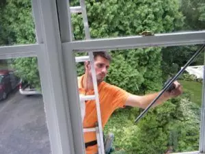Was vensters op loggia en balkon buite