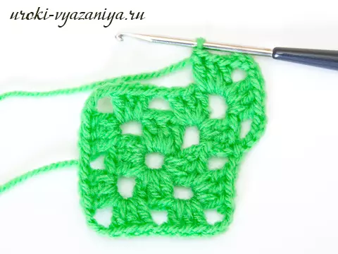 Crochet ya mraba ya Babushkin: Mipango ya Multicolored na picha na video