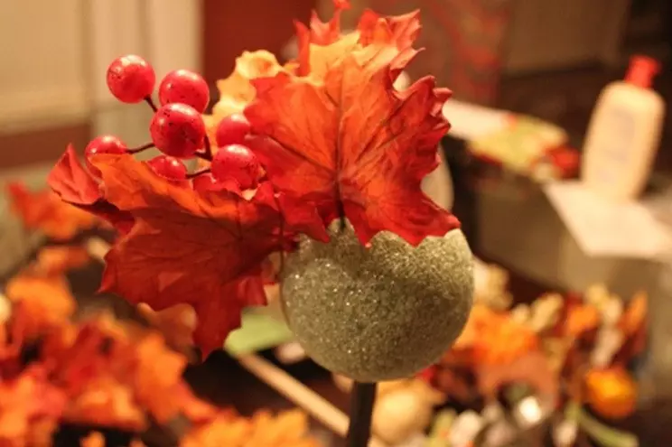 Kézművesek az őszi juhar levelek saját kezével (44 fotók)