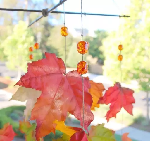 Handverk frá haust Maple Leaves með eigin höndum (44 myndir)