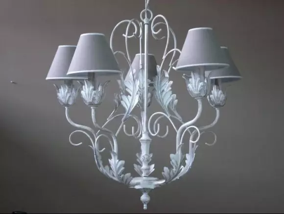 Pelbagai lampu dalam gaya provence