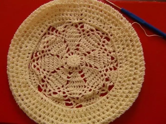 Njupuk kanggo bocah wadon karo crochet karo skema lan gambaran kanggo musim panas