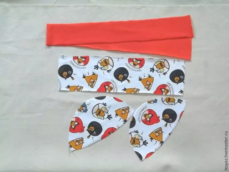 Bandana op zijn hoofd met je eigen handen voor een jongen en voor een meisje met een video